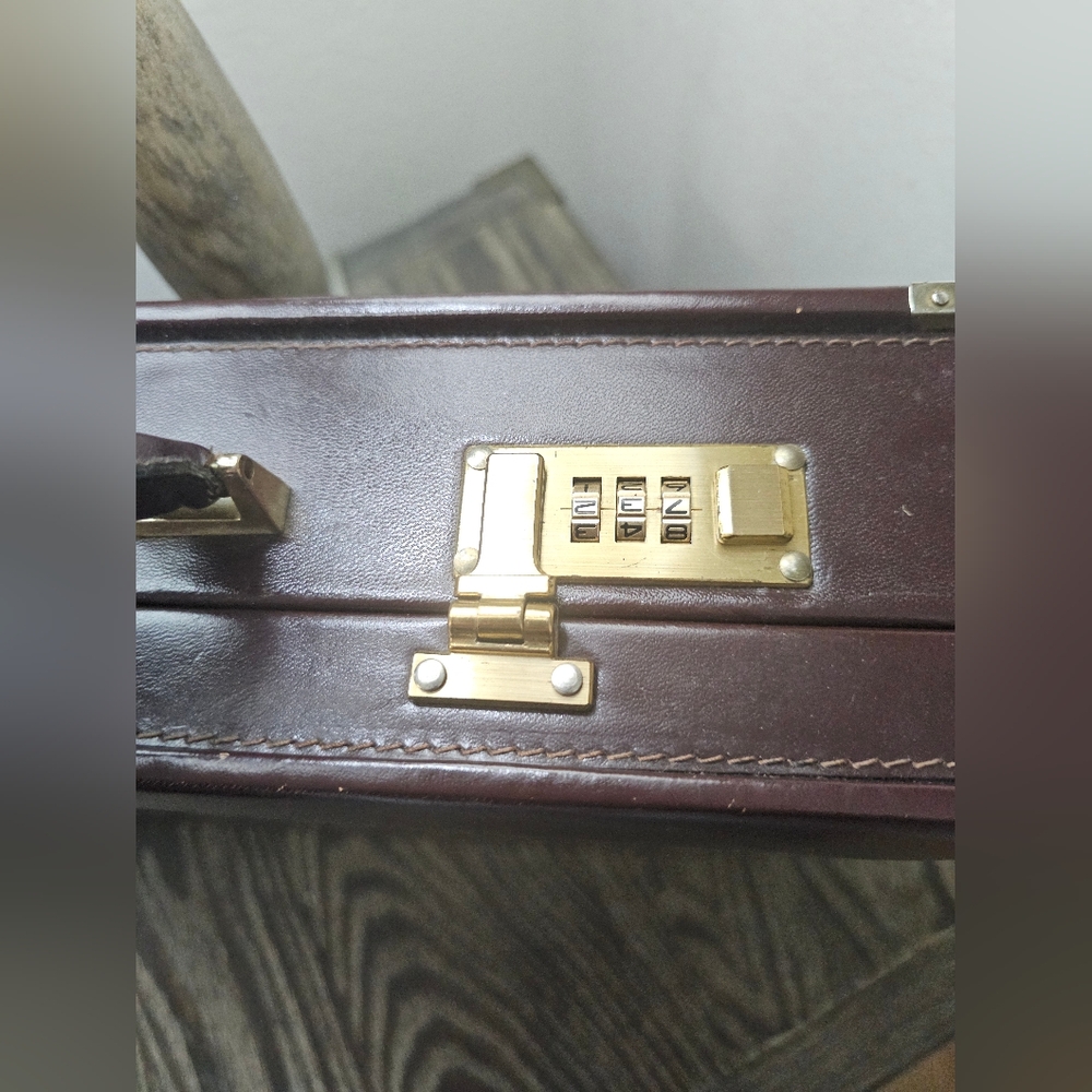 BRIEFCASE - Picture 2 of 9